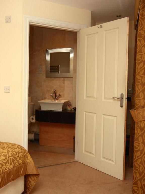 Churchills Inn & Rooms Bowness-on-Windermere Extérieur photo