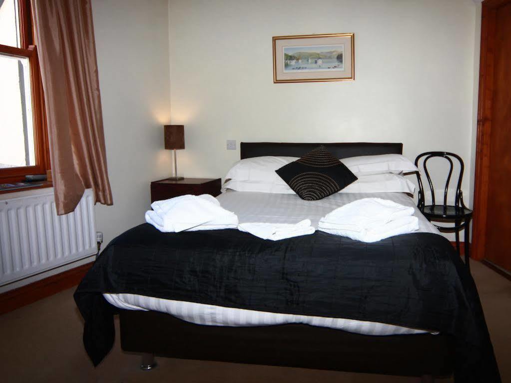 Churchills Inn & Rooms Bowness-on-Windermere Extérieur photo